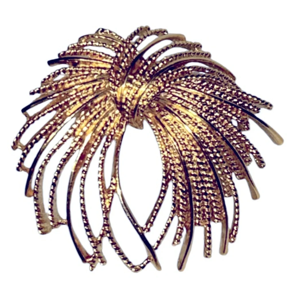 Vintage Monet Mirador
Brooch Gold Tone Starburst size 2" X 2" - Picture 11 of 17